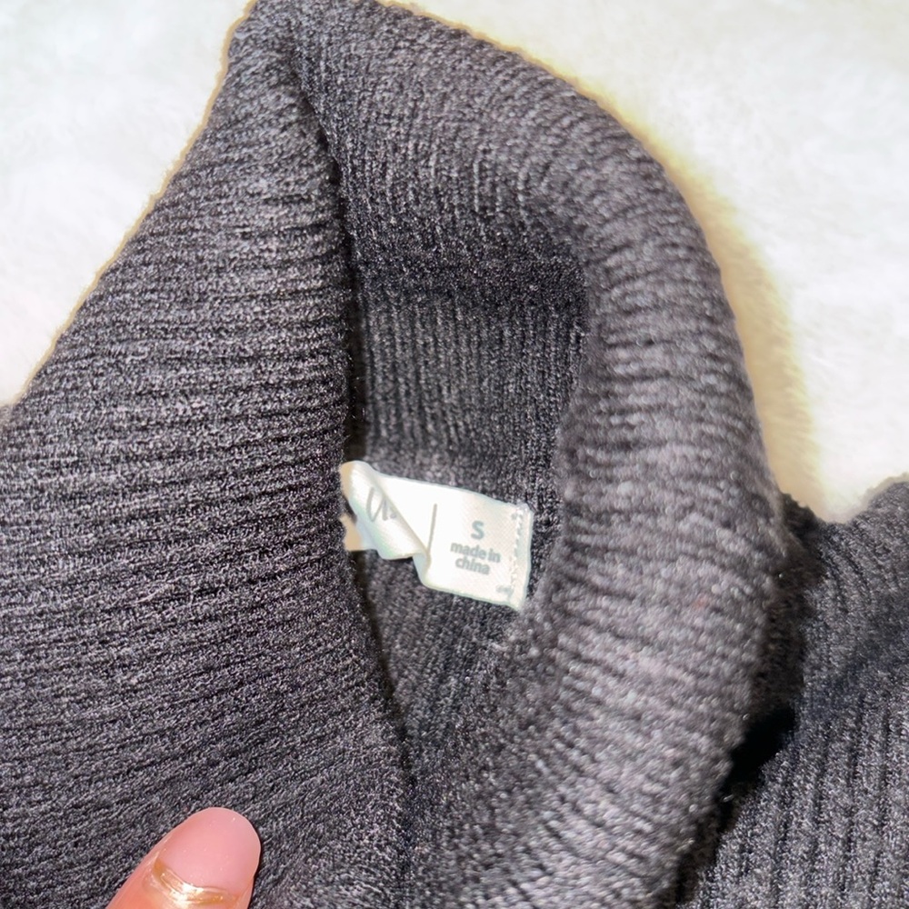 Black Turtle Neck - Picture 3 of 3